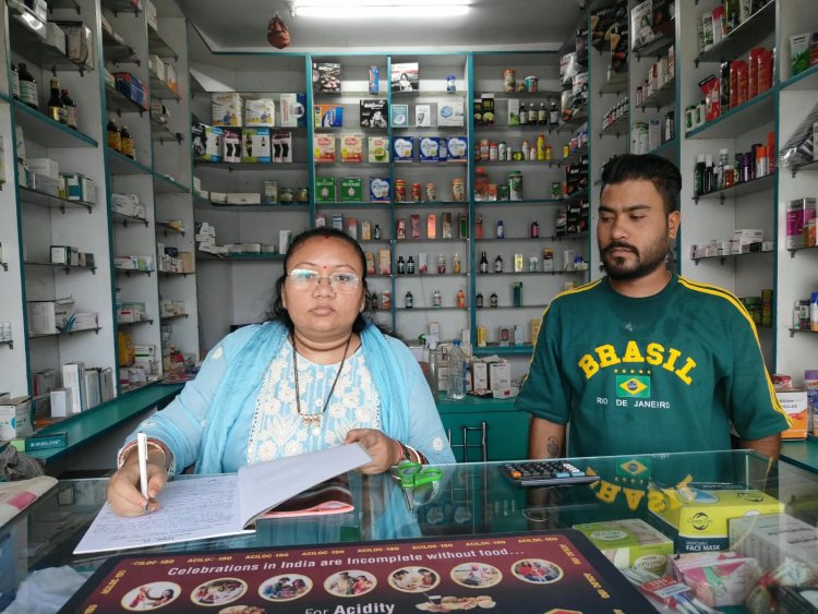 मेडिकल स्टोर्स पर औषधि प्रशासन की जांच, अनवी मेडिकल में फार्मासिस्ट गैरहाजिर; रिकॉर्ड नहीं मिलने पर कार्रवाई