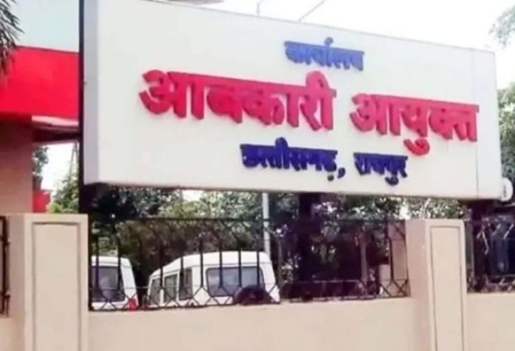शराब घोटाला: आबकारी अपर आयुक्त आशीष श्रीवास्तव निलंबित